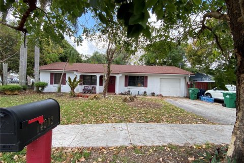 House in Miami, Florida 3 bedrooms, 167.78 sq.m. № 1857404 - photo 2