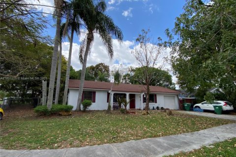 House in Miami, Florida 3 bedrooms, 167.78 sq.m. № 1857404 - photo 3