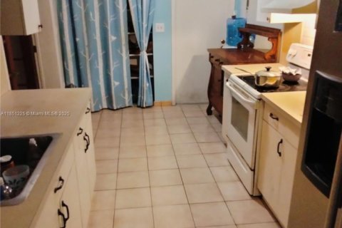 House in Miami, Florida 3 bedrooms, 167.78 sq.m. № 1857404 - photo 21