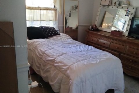 House in Miami, Florida 3 bedrooms, 167.78 sq.m. № 1857404 - photo 22