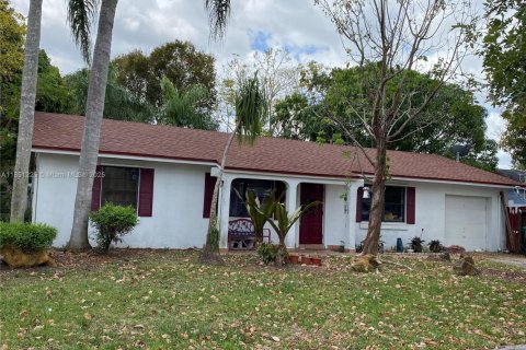 House in Miami, Florida 3 bedrooms, 167.78 sq.m. № 1857404 - photo 1