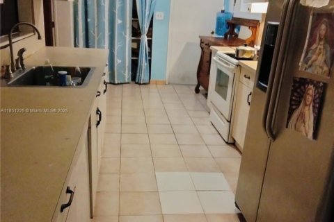 House in Miami, Florida 3 bedrooms, 167.78 sq.m. № 1857404 - photo 20
