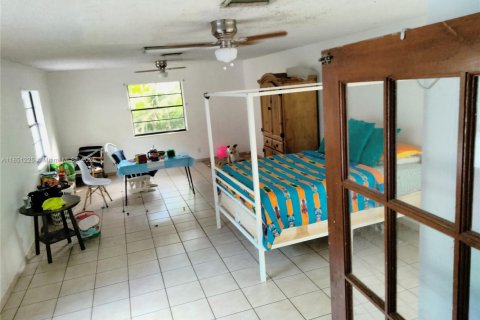 House in Miami, Florida 3 bedrooms, 167.78 sq.m. № 1857404 - photo 26