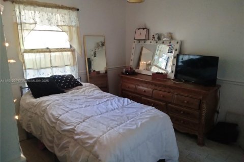House in Miami, Florida 3 bedrooms, 167.78 sq.m. № 1857404 - photo 23
