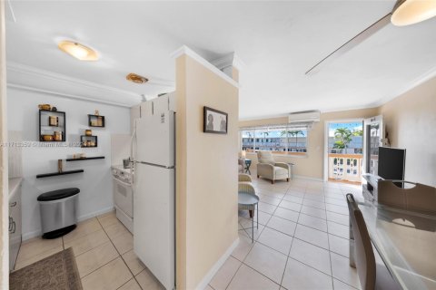 Condo in Hallandale Beach, Florida, 1 bedroom  № 1669303 - photo 8