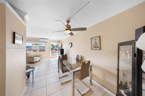 Condo in Hallandale Beach, Florida, 1 bedroom  № 1669303 - photo 7
