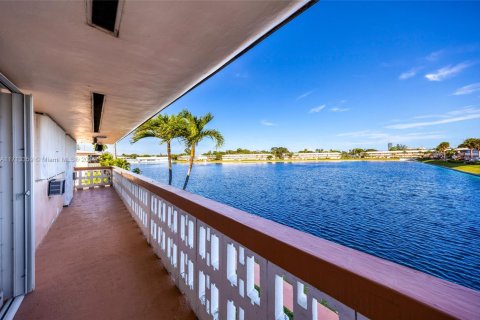 Condo in Hallandale Beach, Florida, 1 bedroom  № 1669303 - photo 18