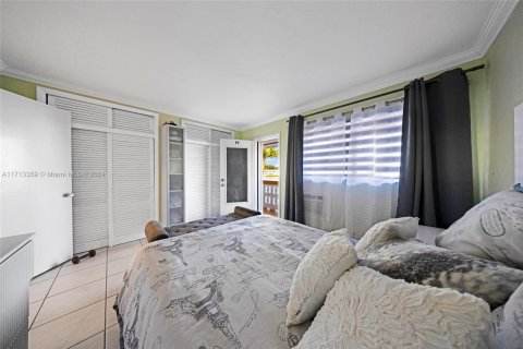 Condo in Hallandale Beach, Florida, 1 bedroom  № 1669303 - photo 14