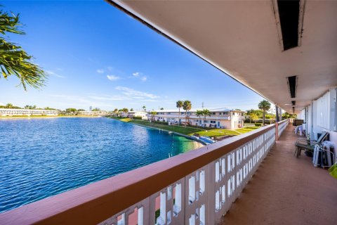 Condo in Hallandale Beach, Florida, 1 bedroom  № 1669303 - photo 20