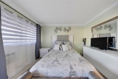 Condo in Hallandale Beach, Florida, 1 bedroom  № 1669303 - photo 15
