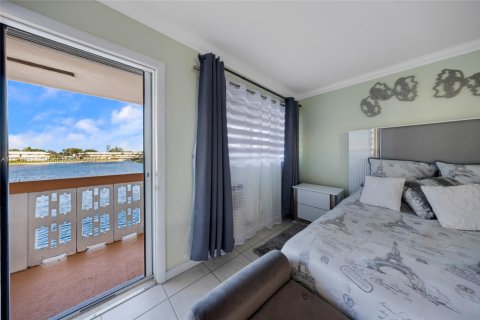 Condo in Hallandale Beach, Florida, 1 bedroom  № 1669303 - photo 17