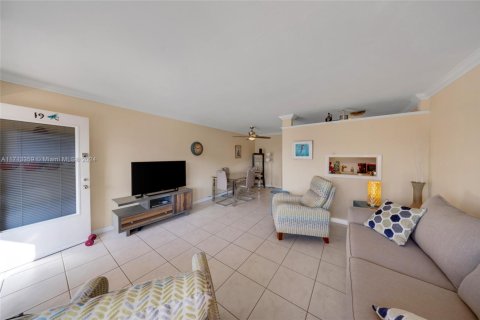 Condo in Hallandale Beach, Florida, 1 bedroom  № 1669303 - photo 5
