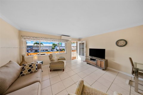 Condo in Hallandale Beach, Florida, 1 bedroom  № 1669303 - photo 3