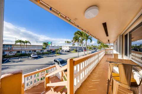Condo in Hallandale Beach, Florida, 1 bedroom  № 1669303 - photo 21