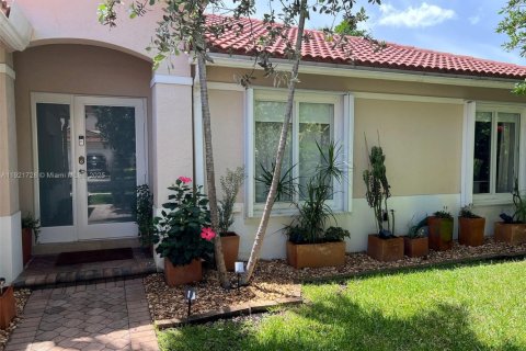 Casa en venta en Cutler Bay, Florida, 3 dormitorios № 1975858 - foto 29
