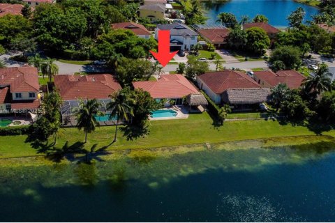 Casa en venta en Cutler Bay, Florida, 3 dormitorios № 1975858 - foto 1