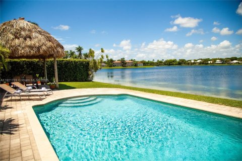 Casa en venta en Cutler Bay, Florida, 3 dormitorios № 1975858 - foto 3