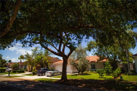 Casa en venta en Cutler Bay, Florida, 3 dormitorios № 1975858 - foto 28