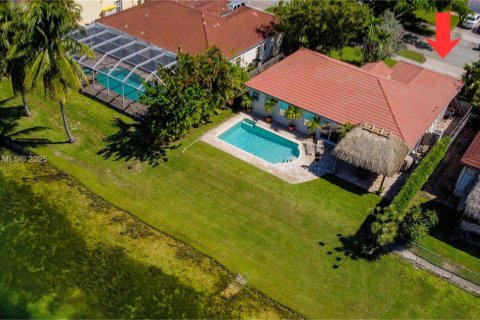 Casa en venta en Cutler Bay, Florida, 3 dormitorios № 1975858 - foto 26