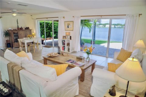 Casa en venta en Cutler Bay, Florida, 3 dormitorios № 1975858 - foto 6