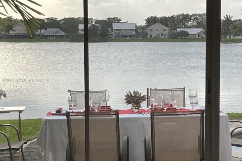 Casa en venta en Cutler Bay, Florida, 3 dormitorios № 1975858 - foto 10