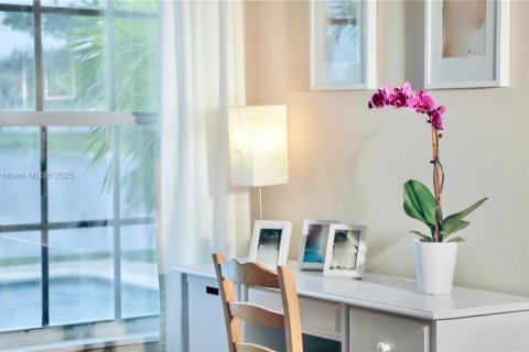 Casa en venta en Cutler Bay, Florida, 3 dormitorios № 1975858 - foto 18