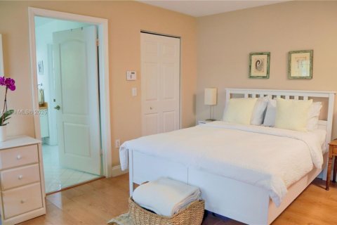 Casa en venta en Cutler Bay, Florida, 3 dormitorios № 1975858 - foto 15
