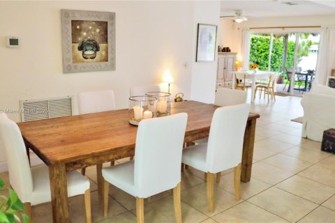 Casa en venta en Cutler Bay, Florida, 3 dormitorios № 1975858 - foto 12