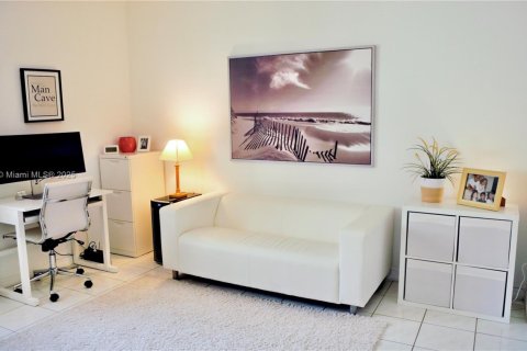 Casa en venta en Cutler Bay, Florida, 3 dormitorios № 1975858 - foto 22