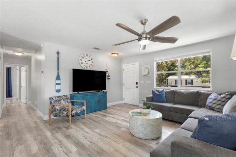 Villa ou maison à vendre à Weeki Wachee, Floride: 3 chambres, 84.73 m2 № 2234081 - photo 5