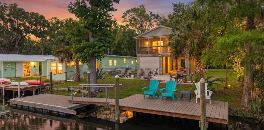 Villa ou maison à Weeki Wachee, Floride 3 chambres, 84.73 m2 № 2234081