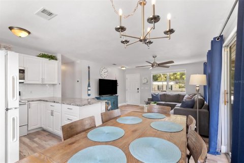 Villa ou maison à vendre à Weeki Wachee, Floride: 3 chambres, 84.73 m2 № 2234081 - photo 7