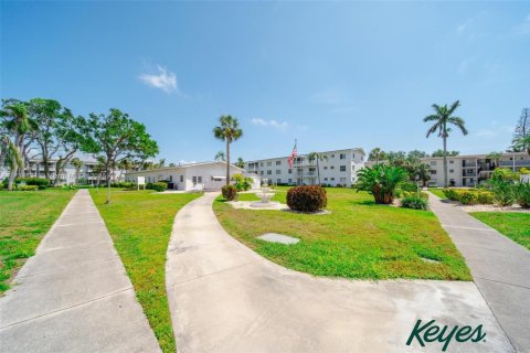 Condo in Bradenton, Florida, 2 bedrooms  № 1706171 - photo 29