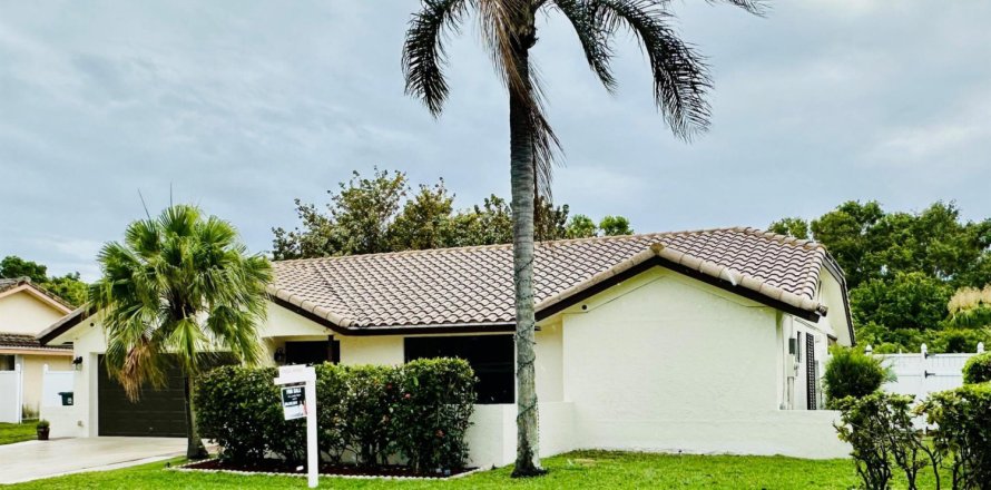 House in Boca Raton, Florida 3 bedrooms, 173.36 sq.m. № 1172383