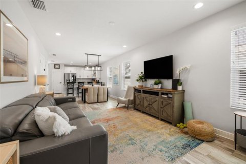 House in Tampa, Florida 3 bedrooms, 163.88 sq.m. № 1902499 - photo 3