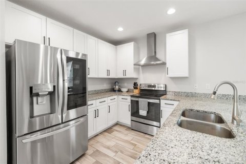 House in Tampa, Florida 3 bedrooms, 163.88 sq.m. № 1902499 - photo 8