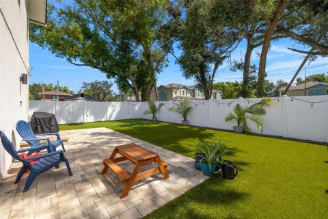 House in Tampa, Florida 3 bedrooms, 163.88 sq.m. № 1902499 - photo 23