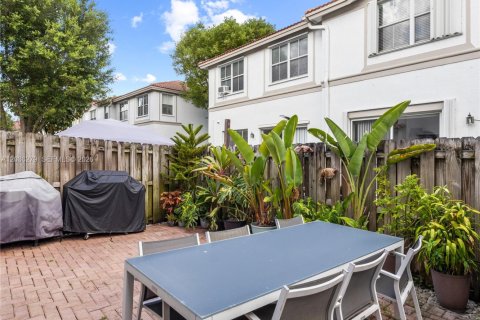 Townhouse in Doral, Florida 4 bedrooms, 175.96 sq.m. № 2086390 - photo 28