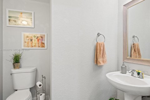 Townhouse in Doral, Florida 4 bedrooms, 175.96 sq.m. № 2086390 - photo 14
