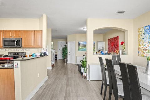 Townhouse in Doral, Florida 4 bedrooms, 175.96 sq.m. № 2086390 - photo 5