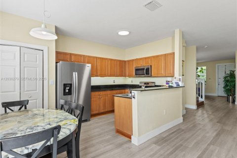 Townhouse in Doral, Florida 4 bedrooms, 175.96 sq.m. № 2086390 - photo 6