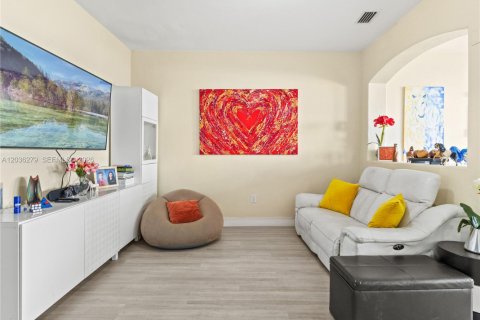 Townhouse in Doral, Florida 4 bedrooms, 175.96 sq.m. № 2086390 - photo 8