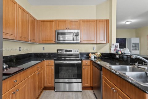 Townhouse in Doral, Florida 4 bedrooms, 175.96 sq.m. № 2086390 - photo 4
