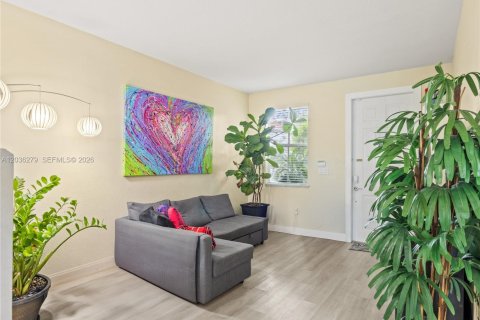 Townhouse in Doral, Florida 4 bedrooms, 175.96 sq.m. № 2086390 - photo 2