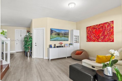 Townhouse in Doral, Florida 4 bedrooms, 175.96 sq.m. № 2086390 - photo 9
