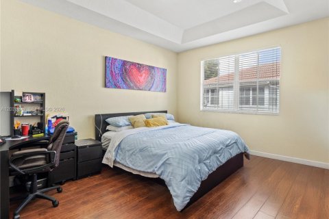 Townhouse in Doral, Florida 4 bedrooms, 175.96 sq.m. № 2086390 - photo 17