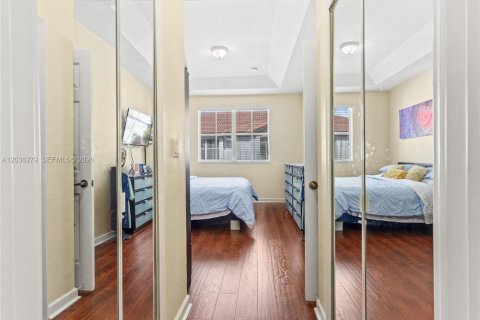 Townhouse in Doral, Florida 4 bedrooms, 175.96 sq.m. № 2086390 - photo 18