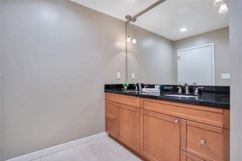Condo in Orlando, Florida, 2 bedrooms  № 1893791 - photo 28