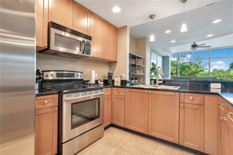 Condo in Orlando, Florida, 2 bedrooms  № 1893791 - photo 12