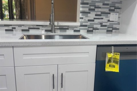 Copropriété à vendre à Coral Springs, Floride: 2 chambres, 84.54 m2 № 1981504 - photo 3